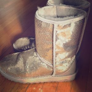 Ugg boots. Gold. Sequin